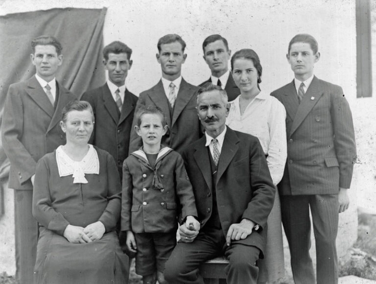 Die Familie von Helene und Kassian Siorpaes um 1930